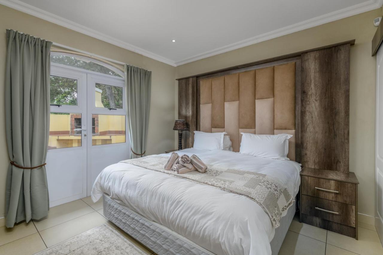 Villa Caylee Caribbean Estates - Ultra-Luxurious - Rimas Interiors Designs - Private Beachfront Escape - Premium Serviced For 8 Guests Port Edward Exterior foto