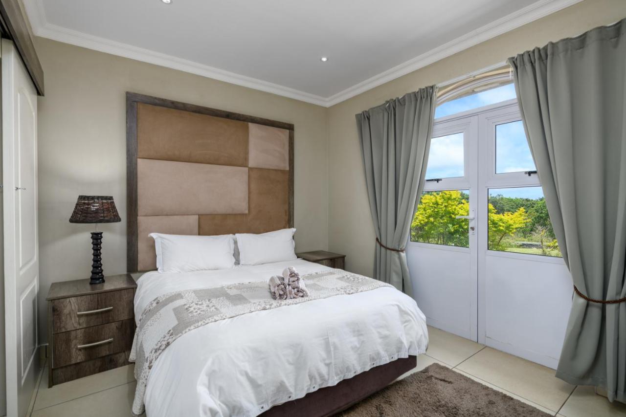 Villa Caylee Caribbean Estates - Ultra-Luxurious - Rimas Interiors Designs - Private Beachfront Escape - Premium Serviced For 8 Guests Port Edward Exterior foto